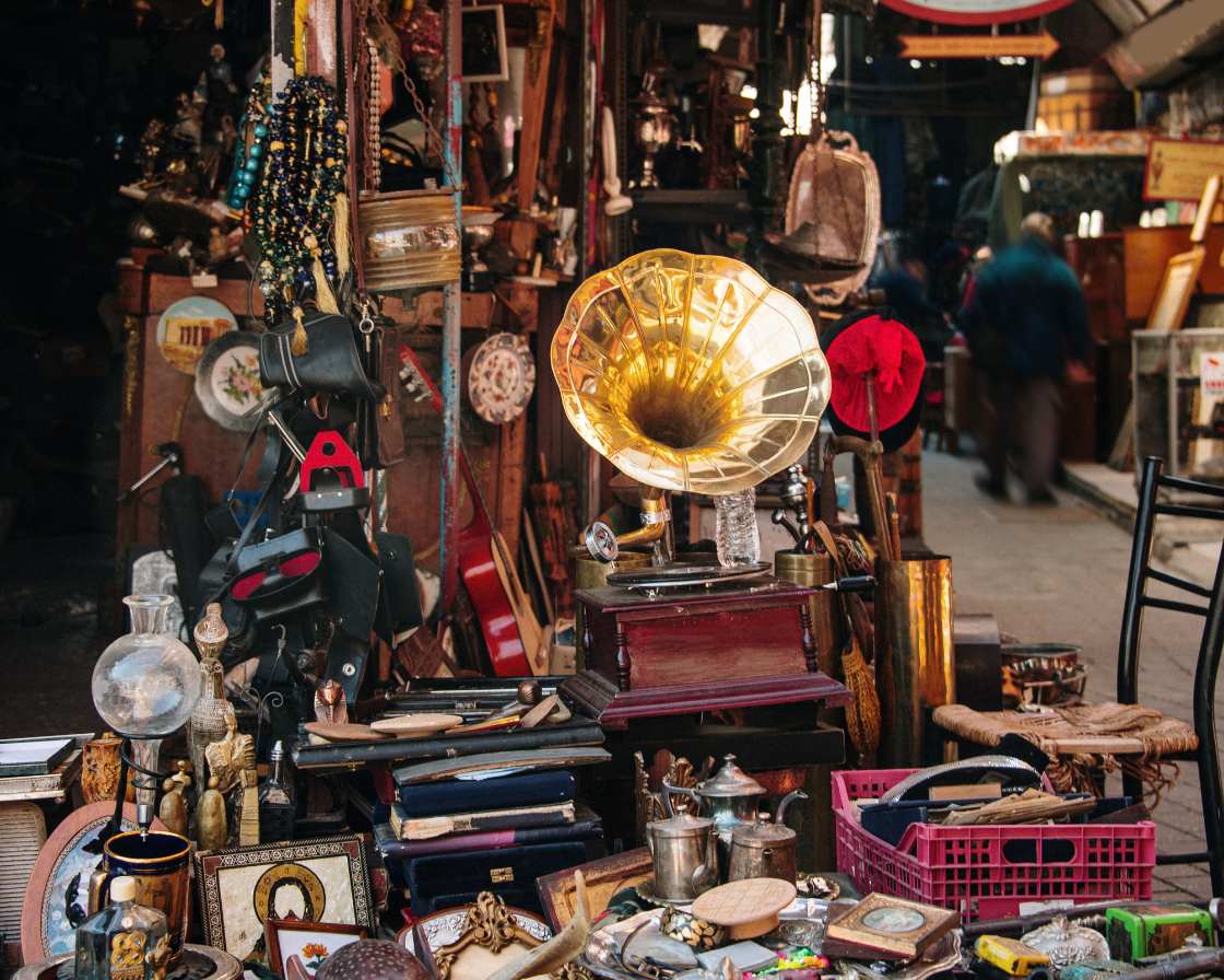 Près de 250.000 personnes se pressent chaque années à la Brocante des Quais à Charleroi! Cette année, le rendez-vous est fixé le weekend des 24 et 25 juin!